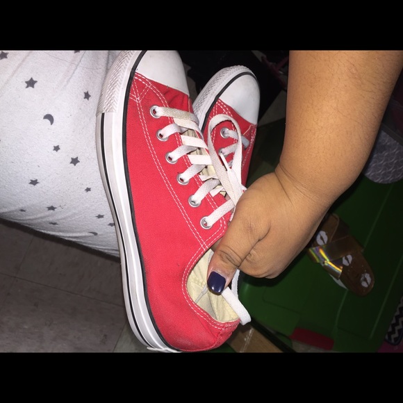 Red converse - Picture 4 of 4