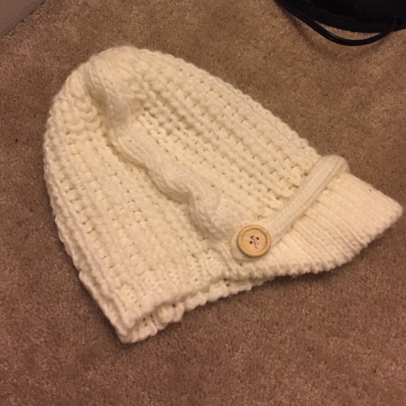 Creme crochet hat