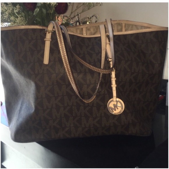 Authentic MICHAEL KORS purse/tote