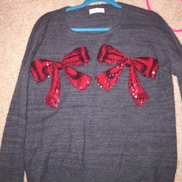 gray Abercrombie oversized sweater