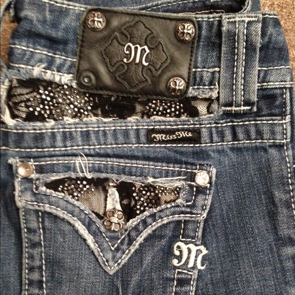 Well worn Miss Me jeans BROKEN ZIPPER
