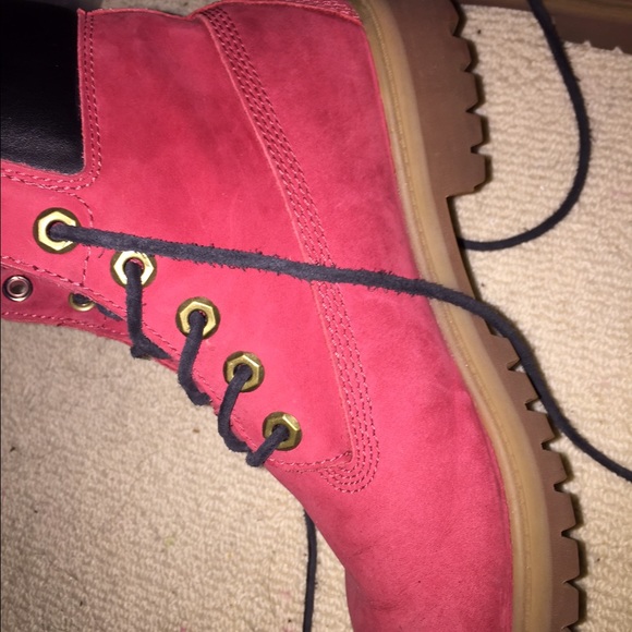 Red Timberlands - Picture 4 of 4