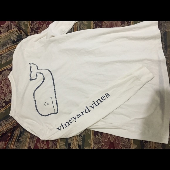 White long sleeve Vineyard Vine t-shirt