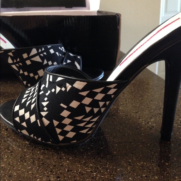 Black and white heels!! - Picture 2 of 3