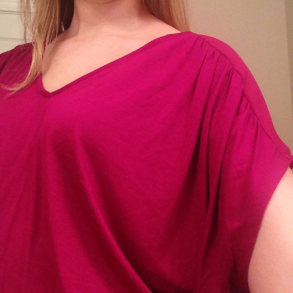Express Fuchsia Top. - Picture 2 of 4