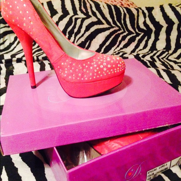 Pink heels with rhinestones!! - Picture 1 of 1