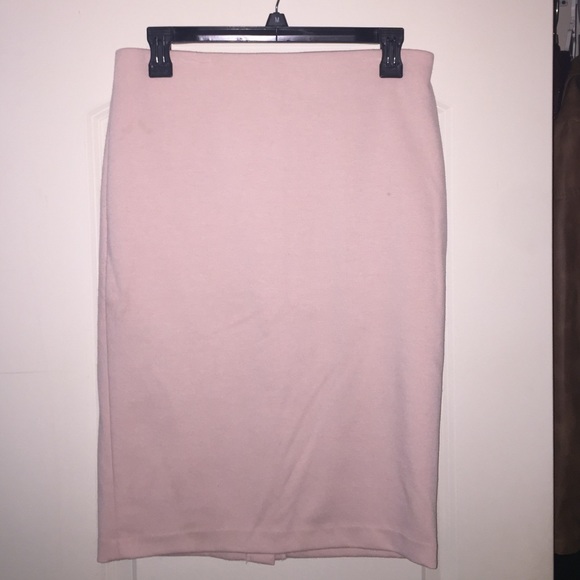 Small pink pencil skirt, knee length