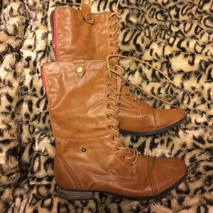 Brown combat boots. Cheetah print inside. Brown combat boots. Cheetah print inside.