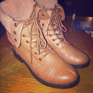 Medium brown combat boots-fur inside
