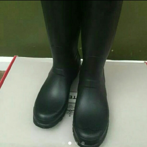 Black matte hunter boots (ON HOLD)