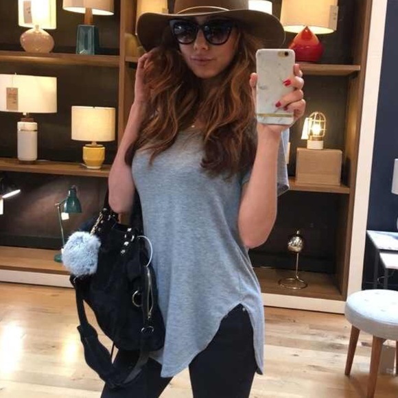 • SOLD • Your Fav Grey Tee M L - Picture 3 of 4