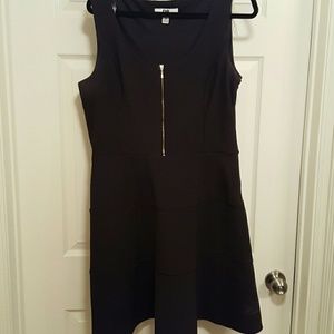 Black sleeveless dress