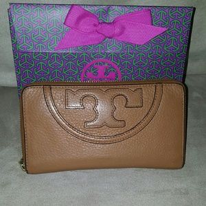 Tory Burch All T Zip Wallet