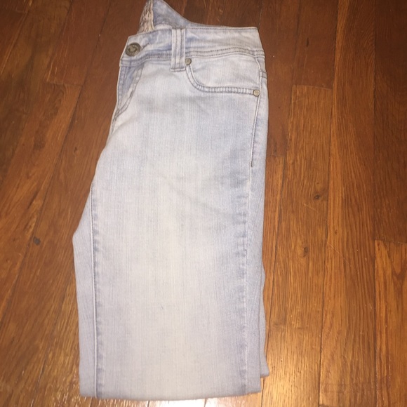light blue wash American rag jeans size 1 white