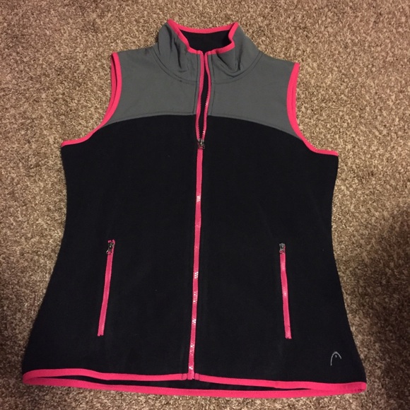 Tops - NWT adorable fleece vest