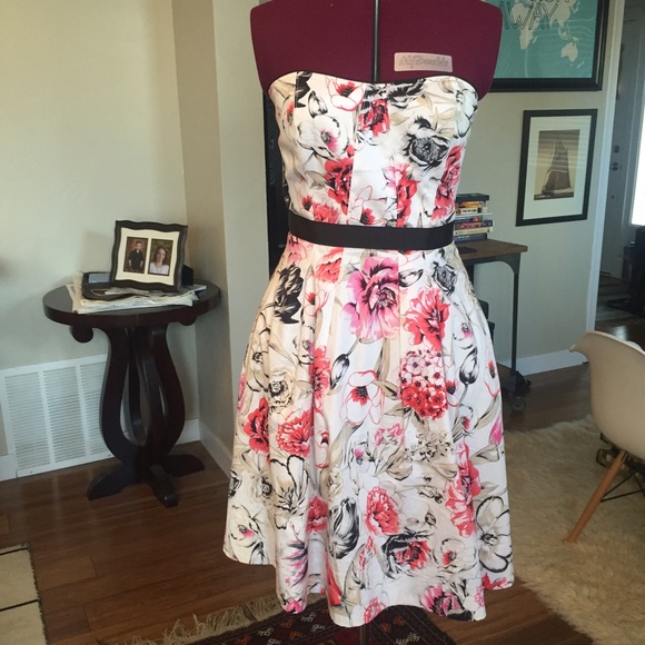 Short strapless WHBM sun dress