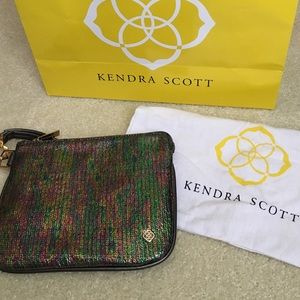 Sold‼️Kendra Scott woven wristlet