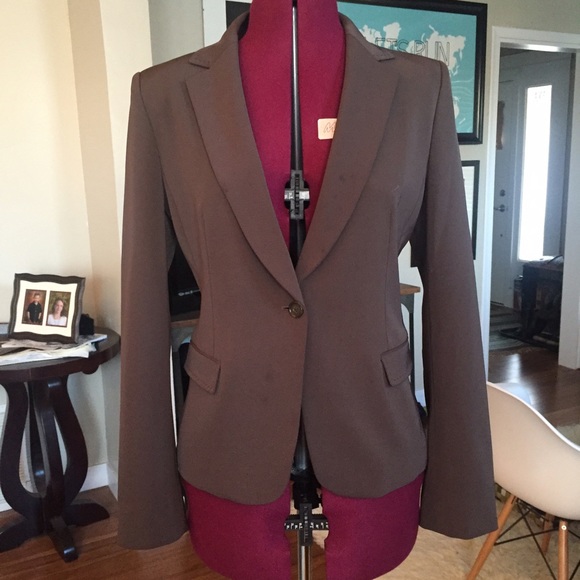 Brown Tahari blazer