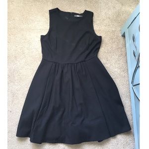 Must GO‼️Zara basic pinup dress