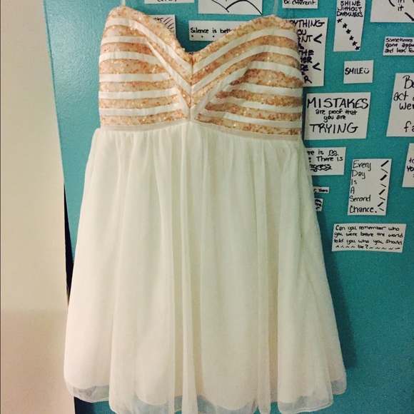 Prom dress - Picture 1 of 4