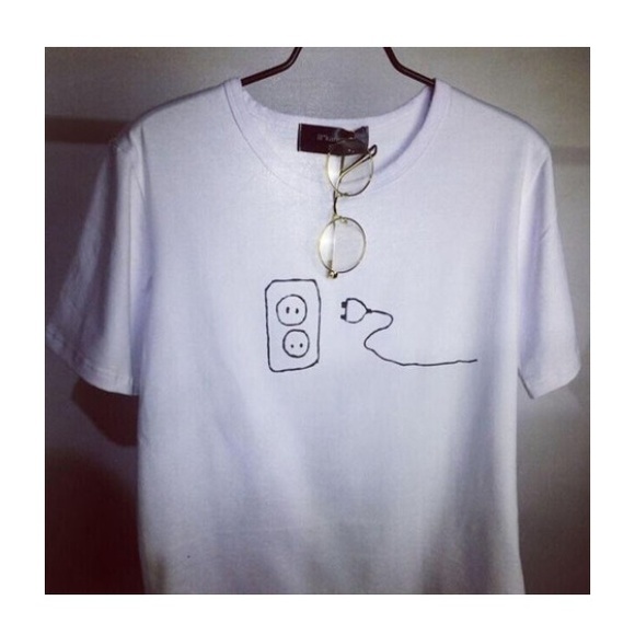 Minimalist Tee - Picture 2 of 2