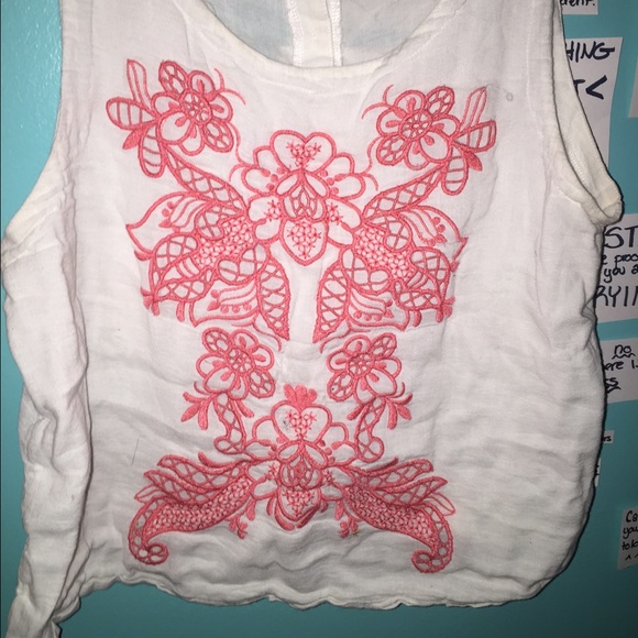 Beautiful top - Picture 1 of 2