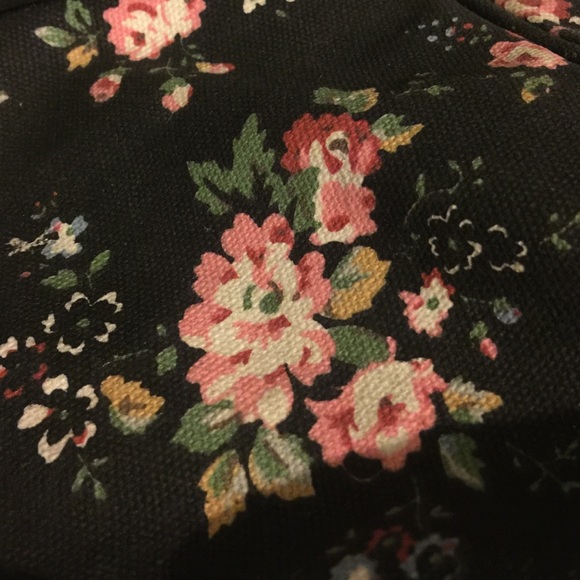 Floral printed, handbag with adjustable strap. - Picture 2 of 3