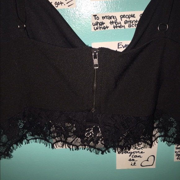 Lace trimmed crop top - Picture 2 of 2