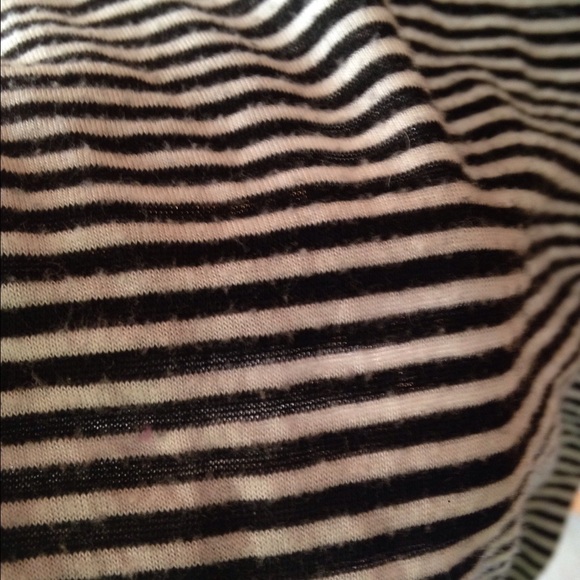 Black and white stripped maroon pocket t shirt - Picture 4 of 4