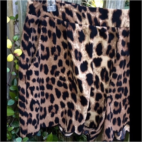 Leopard shorts - Picture 2 of 4