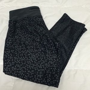 Nike Geometric Capri Leggings