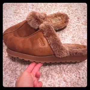 sketchers house shoes