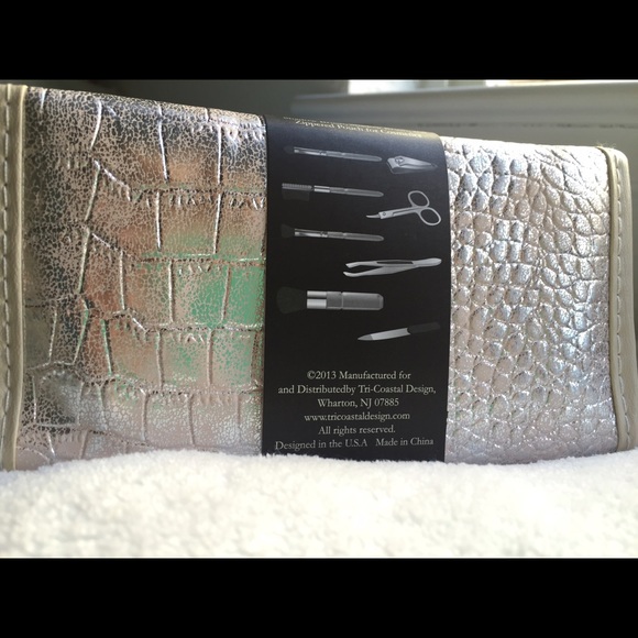 7 Piece Travel Cosmetics Set - Picture 3 of 4