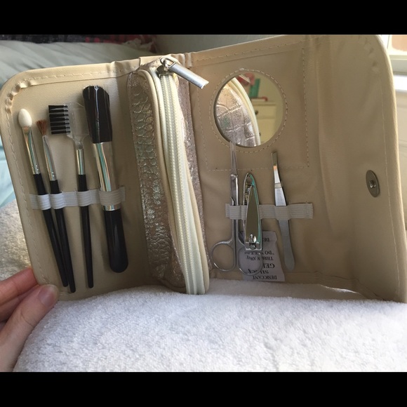 7 Piece Travel Cosmetics Set - Picture 4 of 4