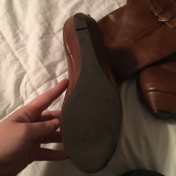 Brown leather boots - Picture 2 of 4