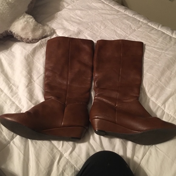 Brown leather boots - Picture 3 of 4
