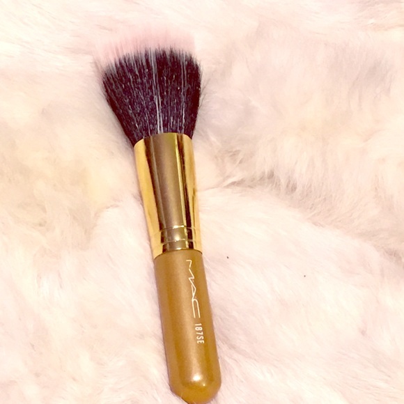 Mac Limited Edition Gold 187SE Foundation Brush