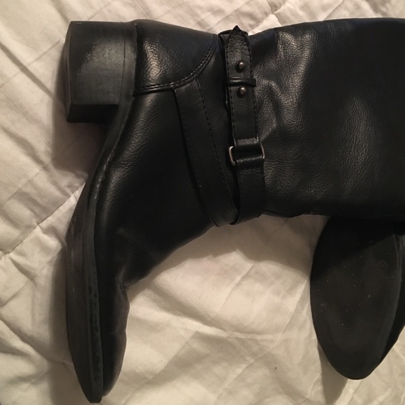 Black leather boots - Picture 2 of 4