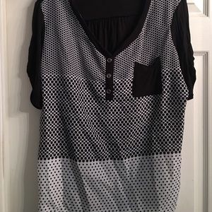 Adorable polka dot top with silver buttons