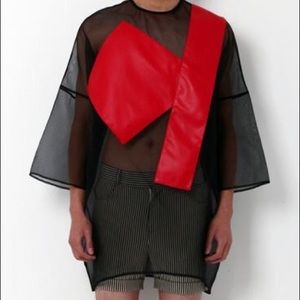 Such an avant-garde style shirt.