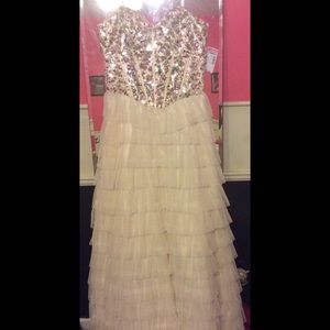 💃🏼 Cream Prom Dress 💃🏼