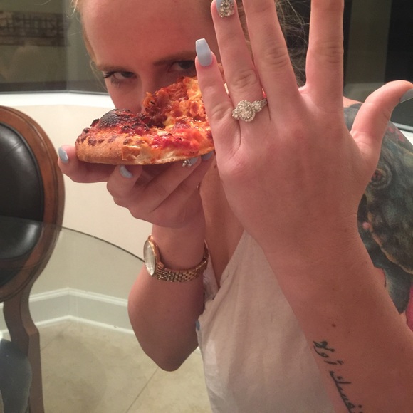 Meet your Posher, Sarah - Picture 2 of 2