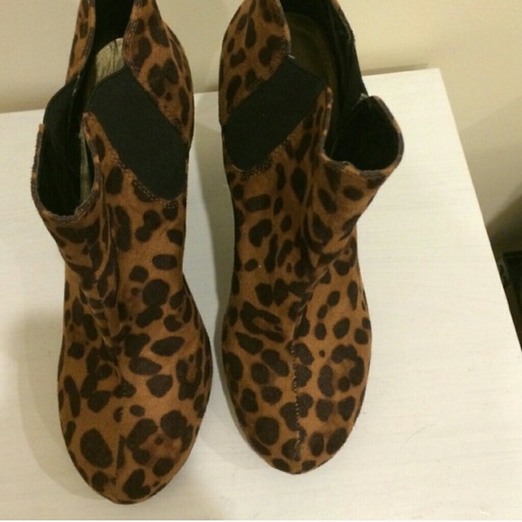Madden Girl Cheetah print Boots Size 10 - Picture 2 of 3