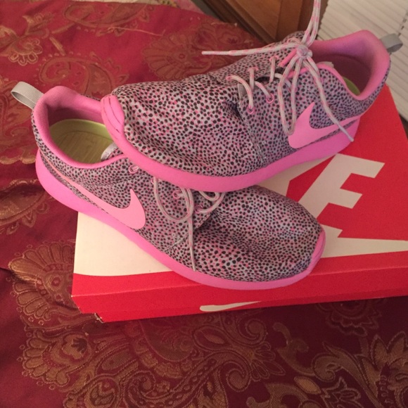 Nike Roshe Runs - Picture 2 of 3