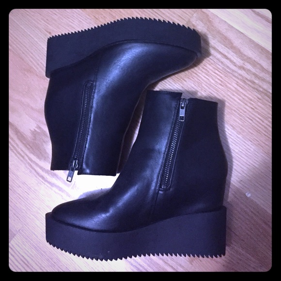 H&M Chunky Black Platform Boots