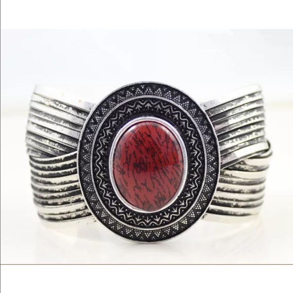 Boutique Jewelry - 🆕GORGEOUS Vintage-Inspired Cuff Bracelet🆕