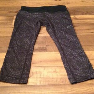 Nike workout capris pants