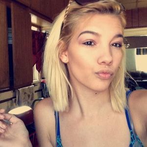 Meet your Posher, Desirae