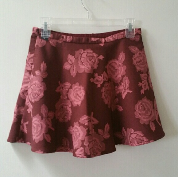 Abercrombie burgundy floral skirt - size small - Picture 2 of 3
