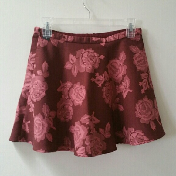 Abercrombie burgundy floral skirt - size small - Picture 3 of 3